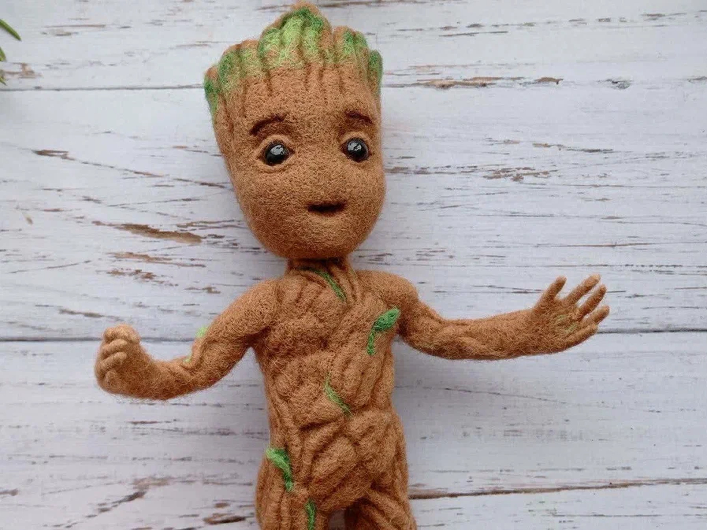 Baby Groot plush face, moss tufts and bark Baby Groot plush face with moss-green tufts and bark texture, needle-felted from wool to order