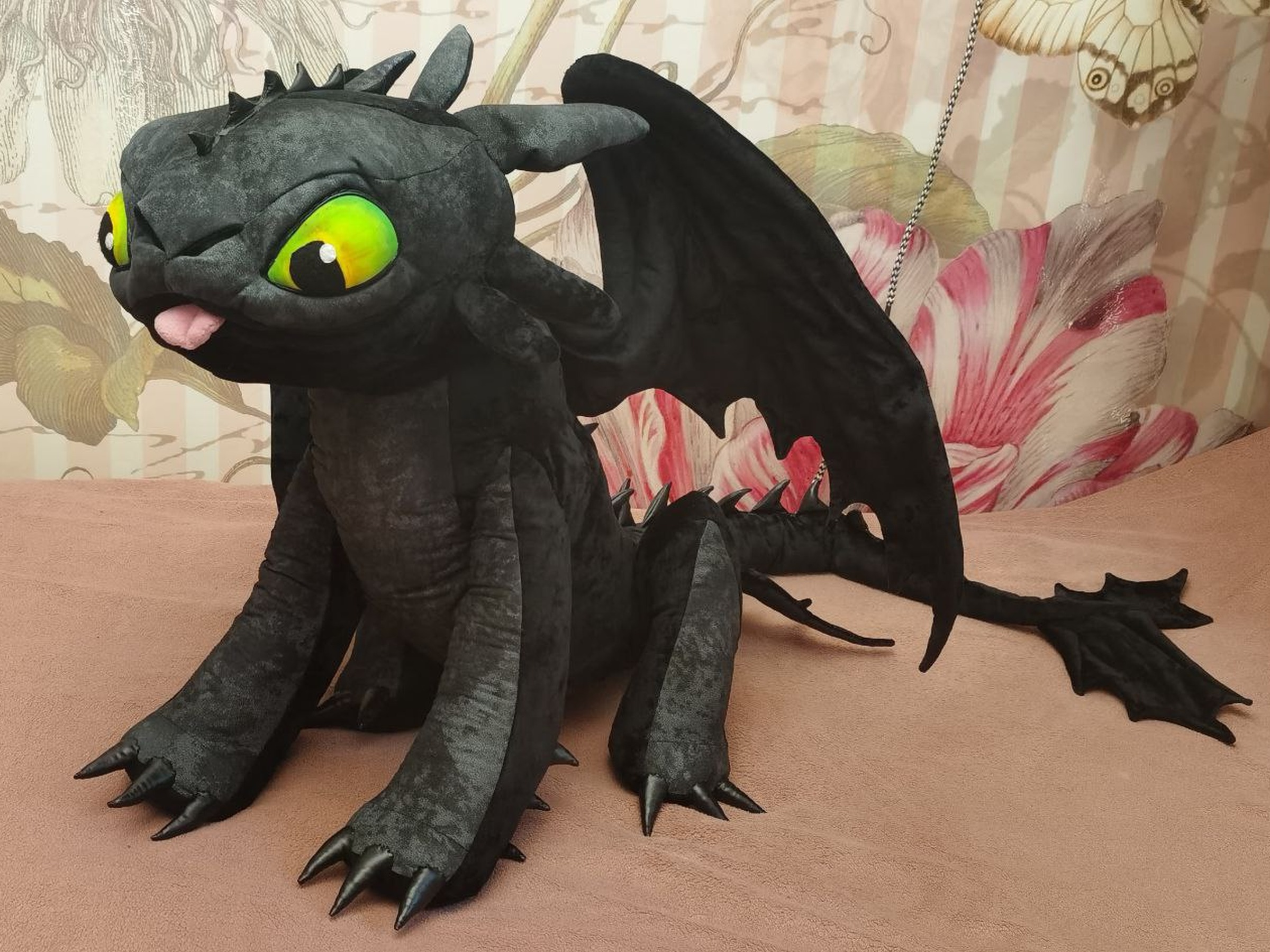 Big Toothless plush sitting, tail fins spread Big Toothless plush sitting with his tail and fins stretched out, handmade Night Fury toy made to order