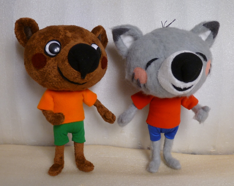 Cartoon bear and cat plush pair, sewn by hand Handmade cartoon bear and cat plush standing together, big black noses, orange and red T-shirts, made to order
