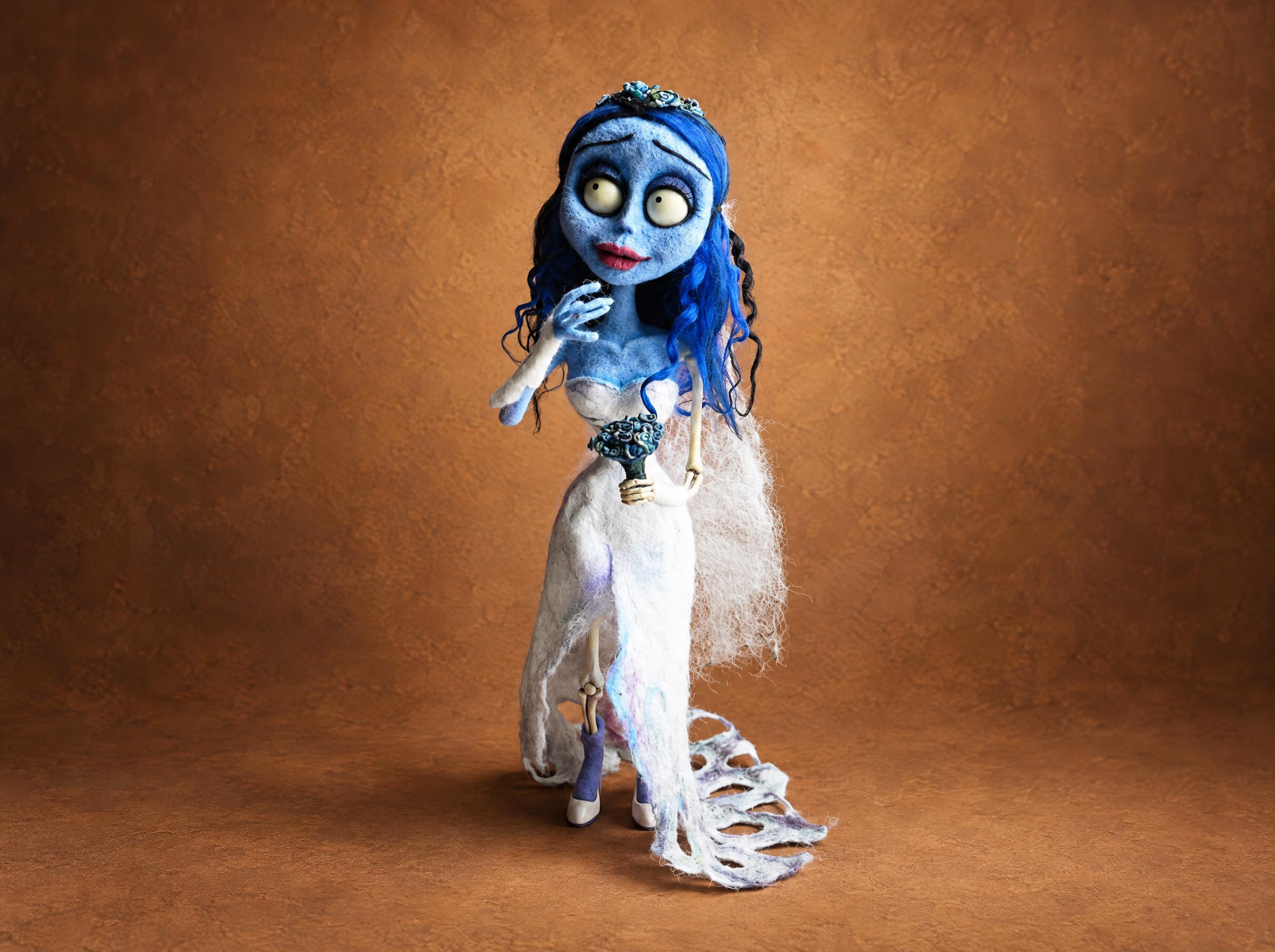 Corpse Bride doll Emily needle felted in wool, blue hair, white wedding dress and rose bouquet, handmade to order