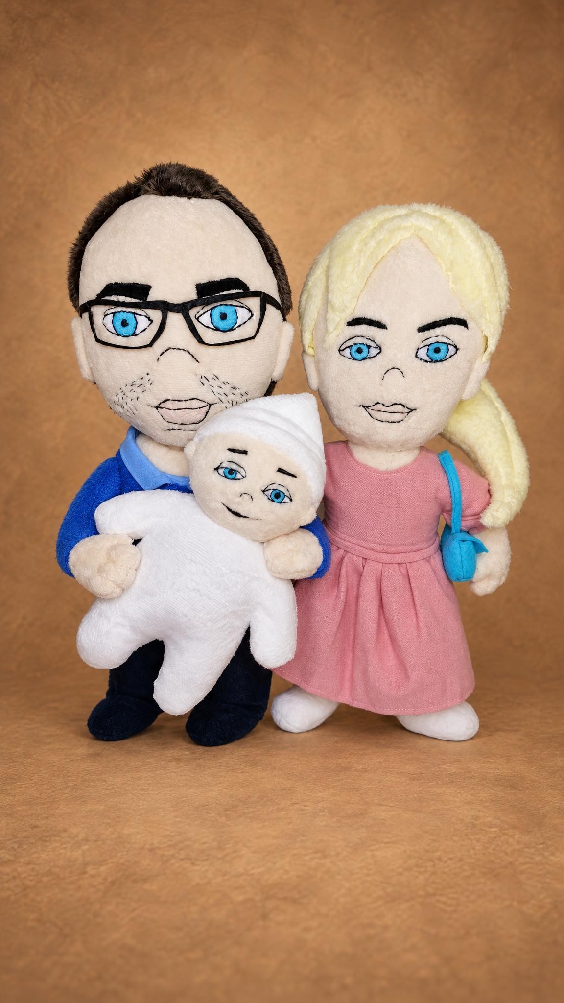 Family portrait dolls made to order: dad in glasses with the baby in his arms, blonde mom with a blue bag