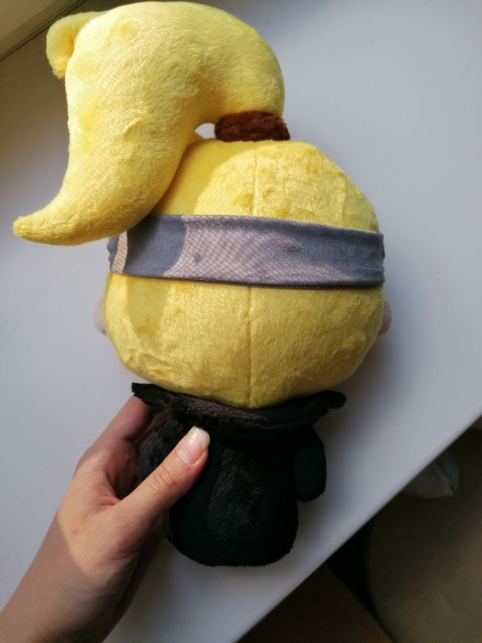 Deidara plush with a tall blond ponytail Naruto Deidara plush from behind: tall blond ponytail with a brown tie and grey headband, sewn by hand
