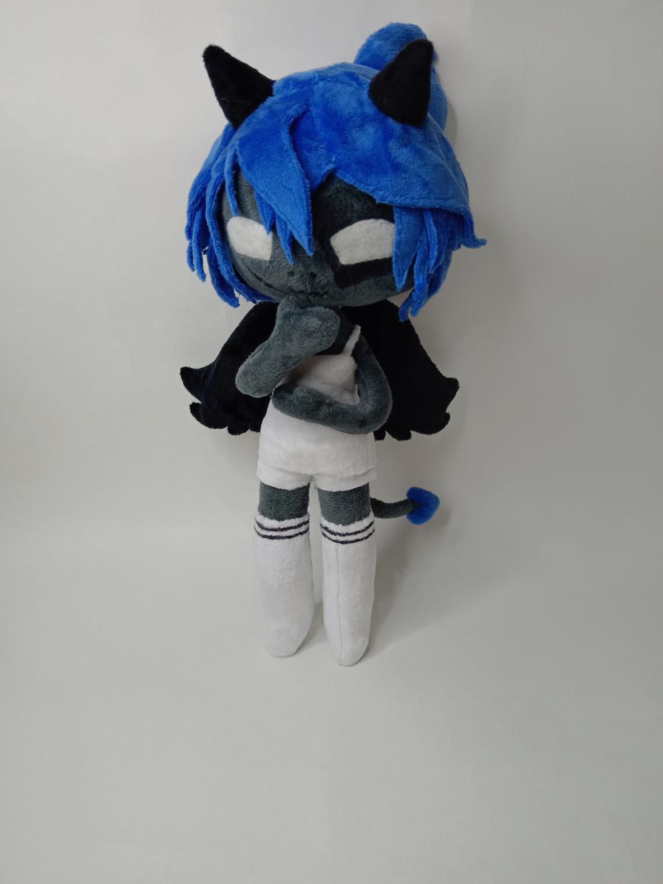 Demon girl OC doll Kayla Demon girl OC doll Kayla, handmade to order, hand under her chin, blue hair, black horns and freckles