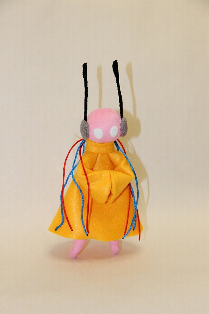 Five Pebbles plush, Rain World iterator Five Pebbles plush from Rain World, pink iterator puppet with white eyes and a yellow robe, custom made to order