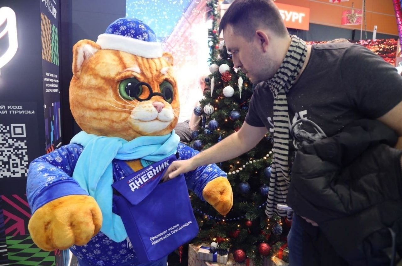 Giant plush mascot at an exhibition stand Giant plush cat mascot at a New Year exhibition stand, a visitor drops a postcard into its bag, made to order