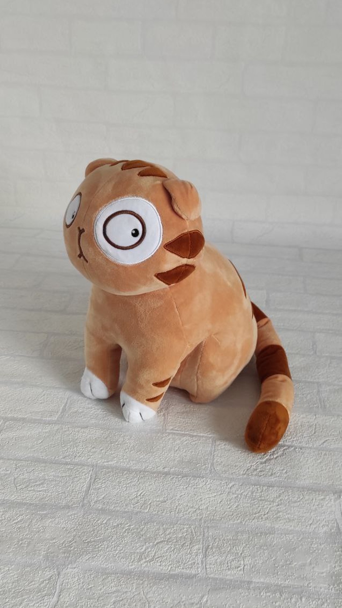 Ginger cat sticker plush, bread slice off: Persik with folded ears, big eye and striped tail, sewn to order