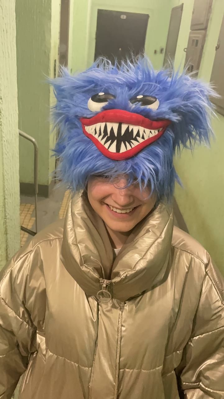 Poppy Playtime fan in a Huggy Wuggy hat Poppy Playtime fan wearing a handmade Huggy Wuggy hat with blue faux fur and a toothy red grin