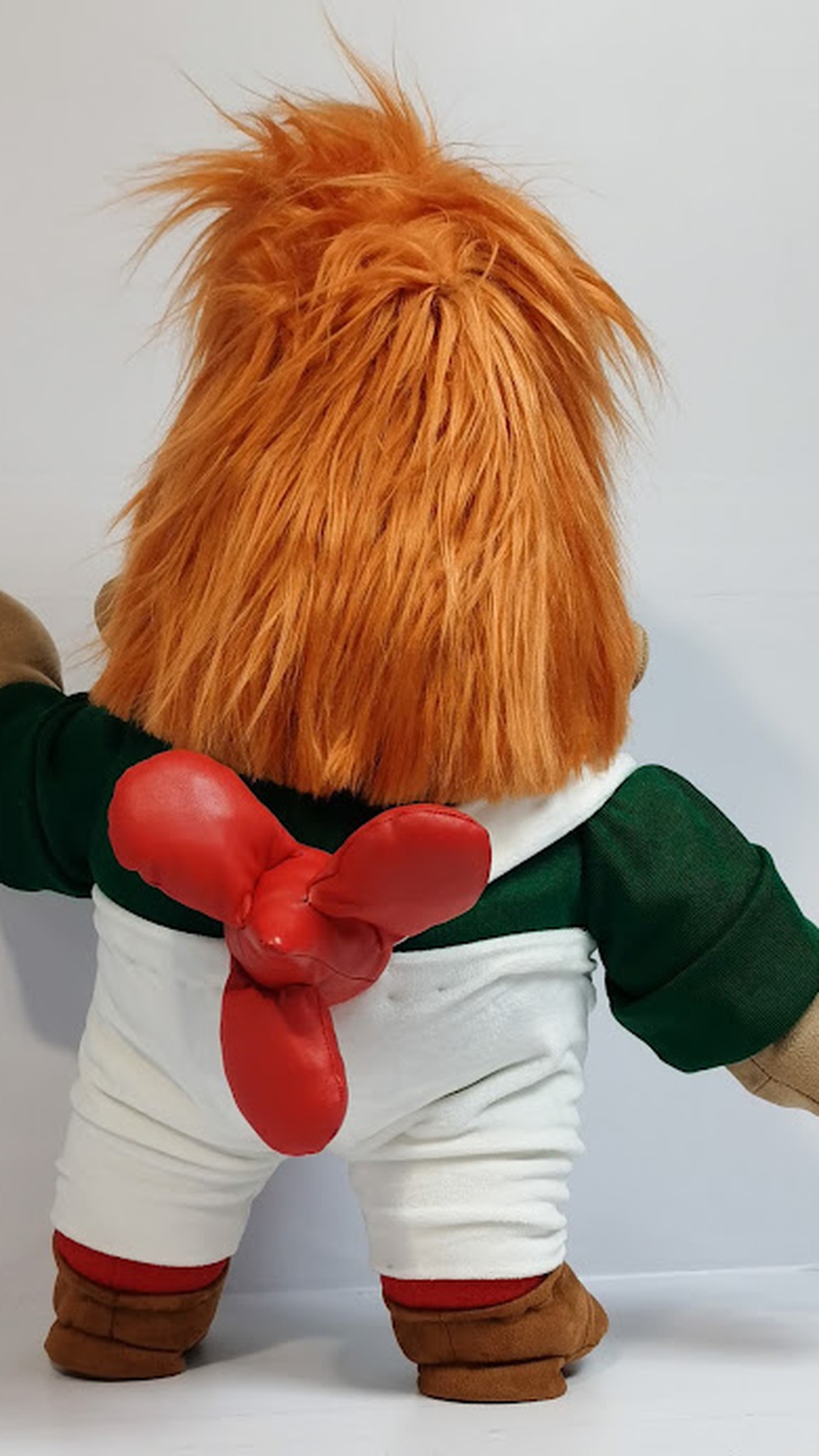 Karlsson plush sewn to order, from behind: red propeller, green sweater, white trousers and red socks