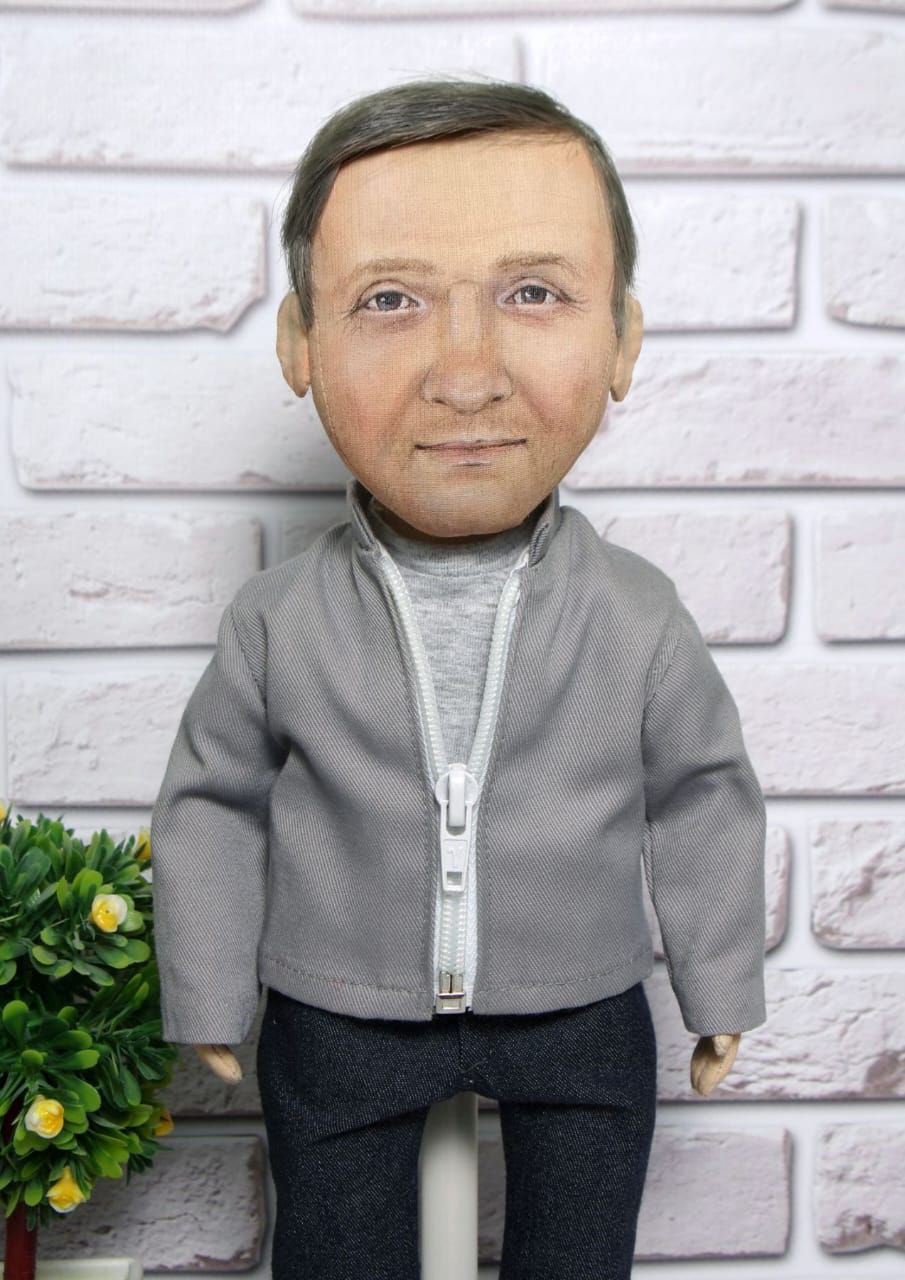 Man portrait doll from photos Man portrait doll made to order from photos: painted face, sewn-on ears, grey zip jacket, grey T-shirt, jeans