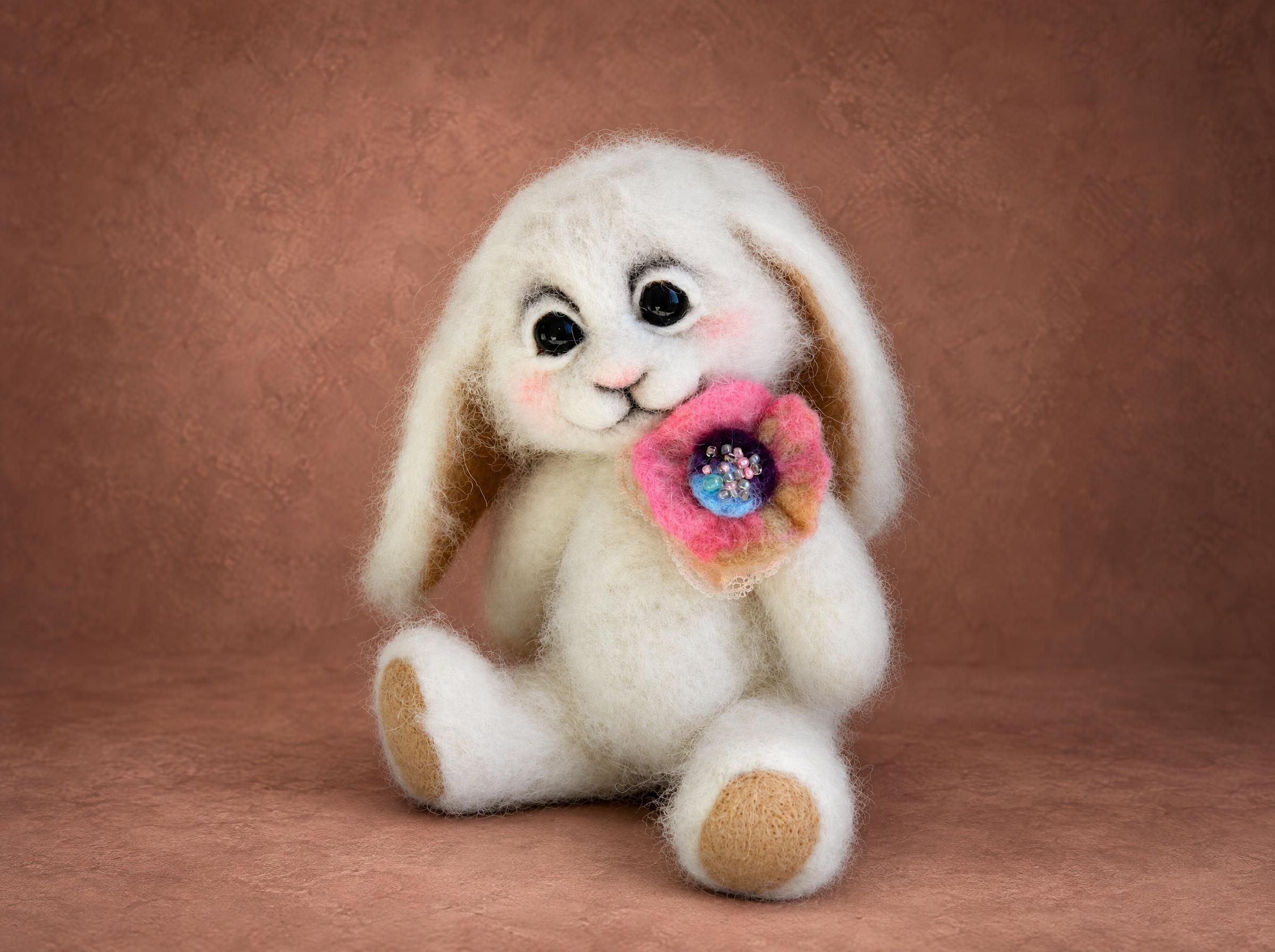 Needle felted bunny made to order: white wool, long lop ears, clay eyes and a beaded pink felt flower