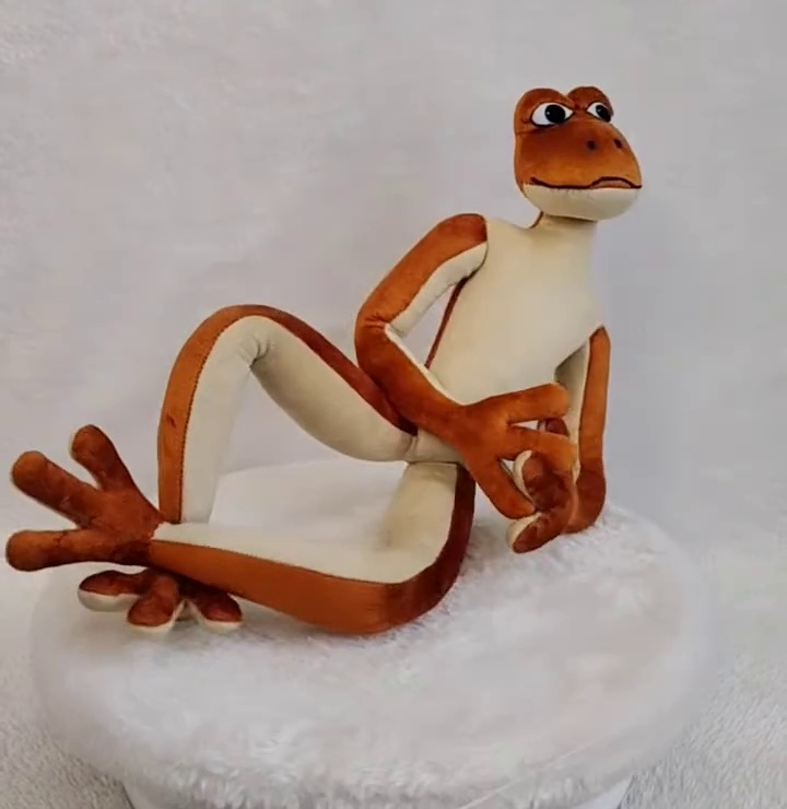 Patila frog plush sitting Patila frog plush sitting with a hand on his knee and webbed toes spread, custom poseable toy made to order