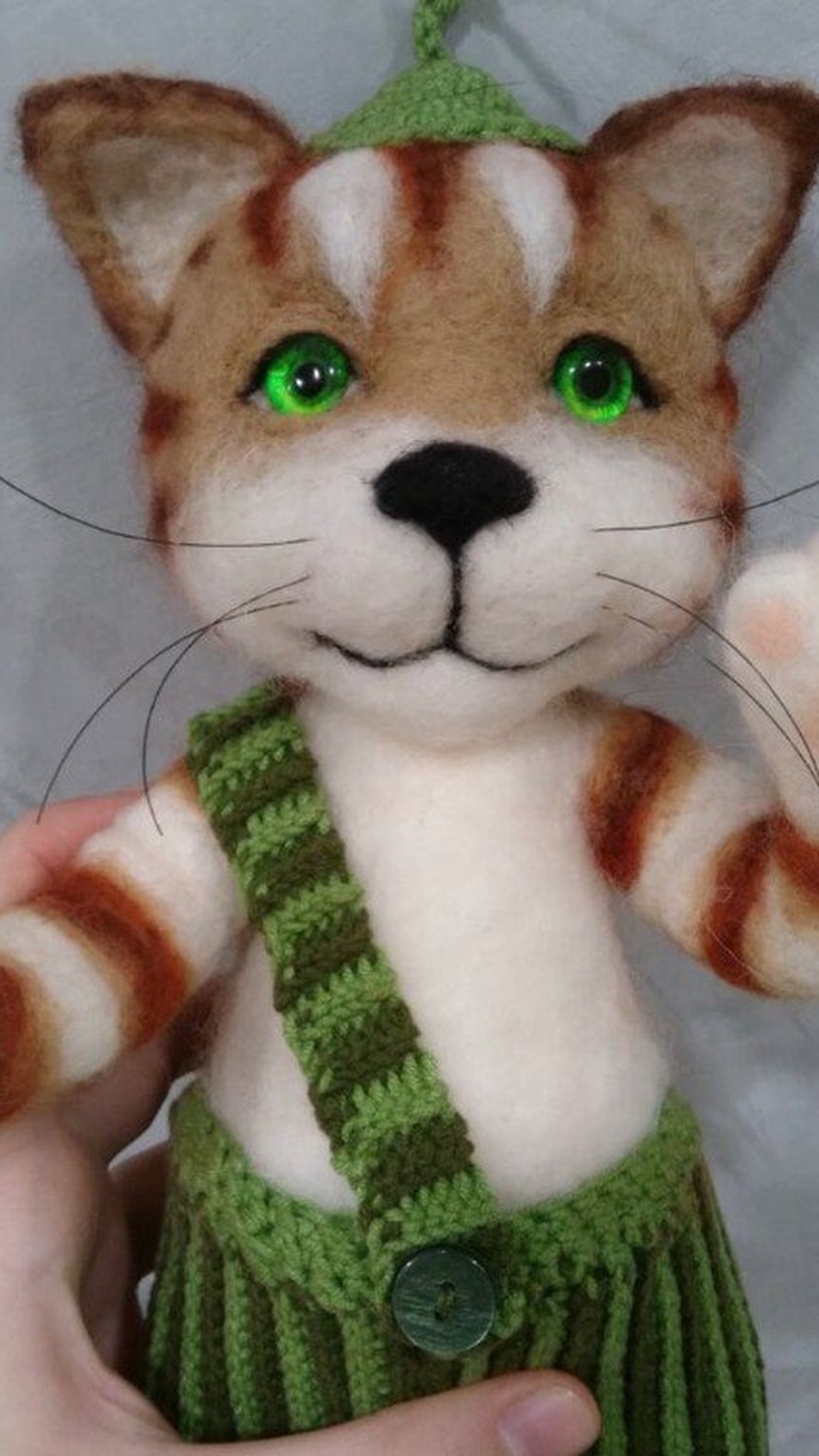 Felted Findus face with glossy green eyes, a black nose and long whiskers, Findus cat toy made to order