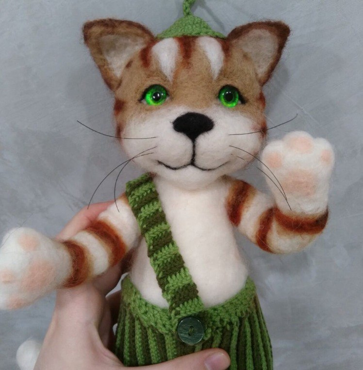 Felted Findus with green eyes Felted Findus face with glossy green eyes, a black nose and long whiskers, Findus cat toy made to order