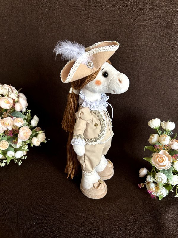 Stallion horse plush in a tricorn hat Stallion horse plush in a beige suit with lace ruff and a feathered tricorn hat, handmade to order
