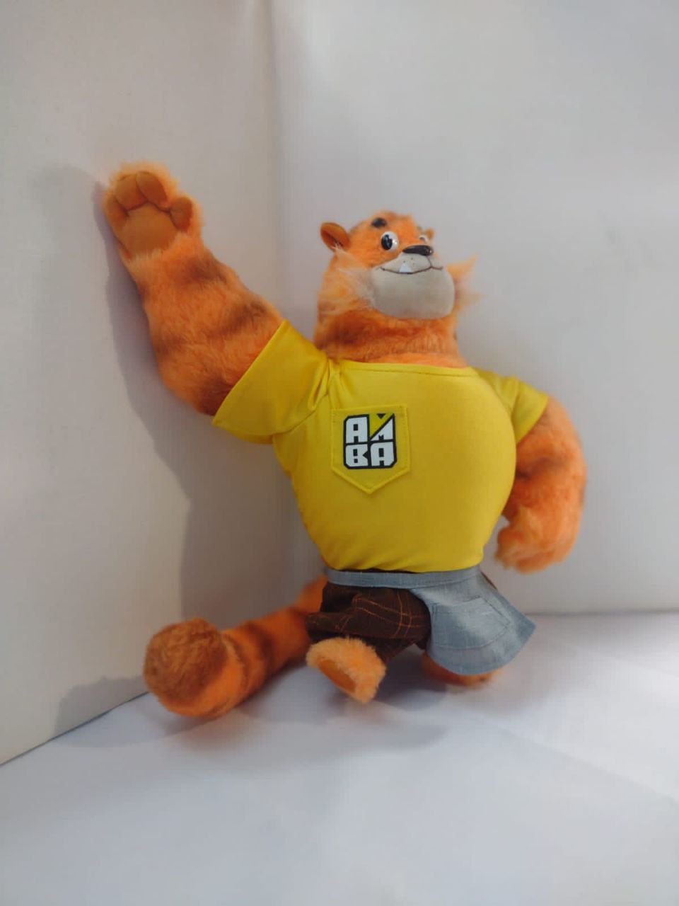 Custom tiger mascot plush waving Custom tiger mascot plush waving a jointed paw, yellow T-shirt and grey apron, sewn by hand to order