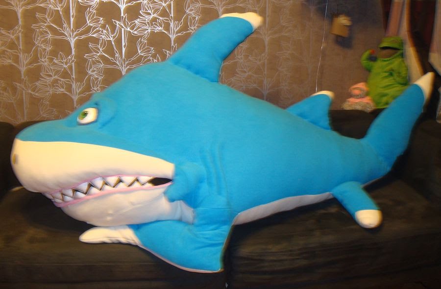 Two-metre turquoise shark plush from SeeFood Two-metre turquoise shark plush from the SeeFood cartoon lying on a sofa, sewn to order with cream fin tips