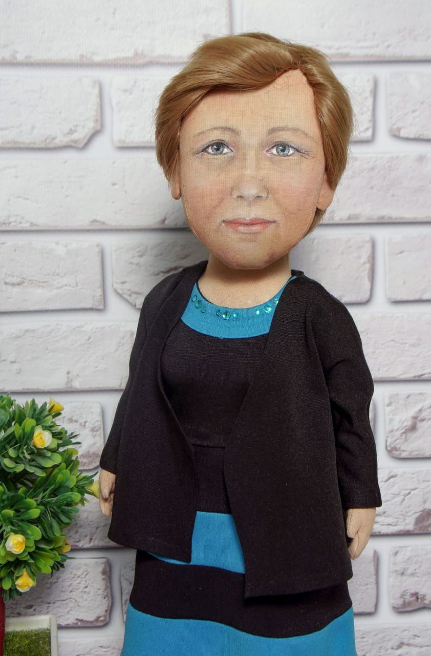 Woman portrait doll from photos Woman portrait doll made to order: hand-painted face, auburn hair, black jacket, turquoise rhinestone neckline